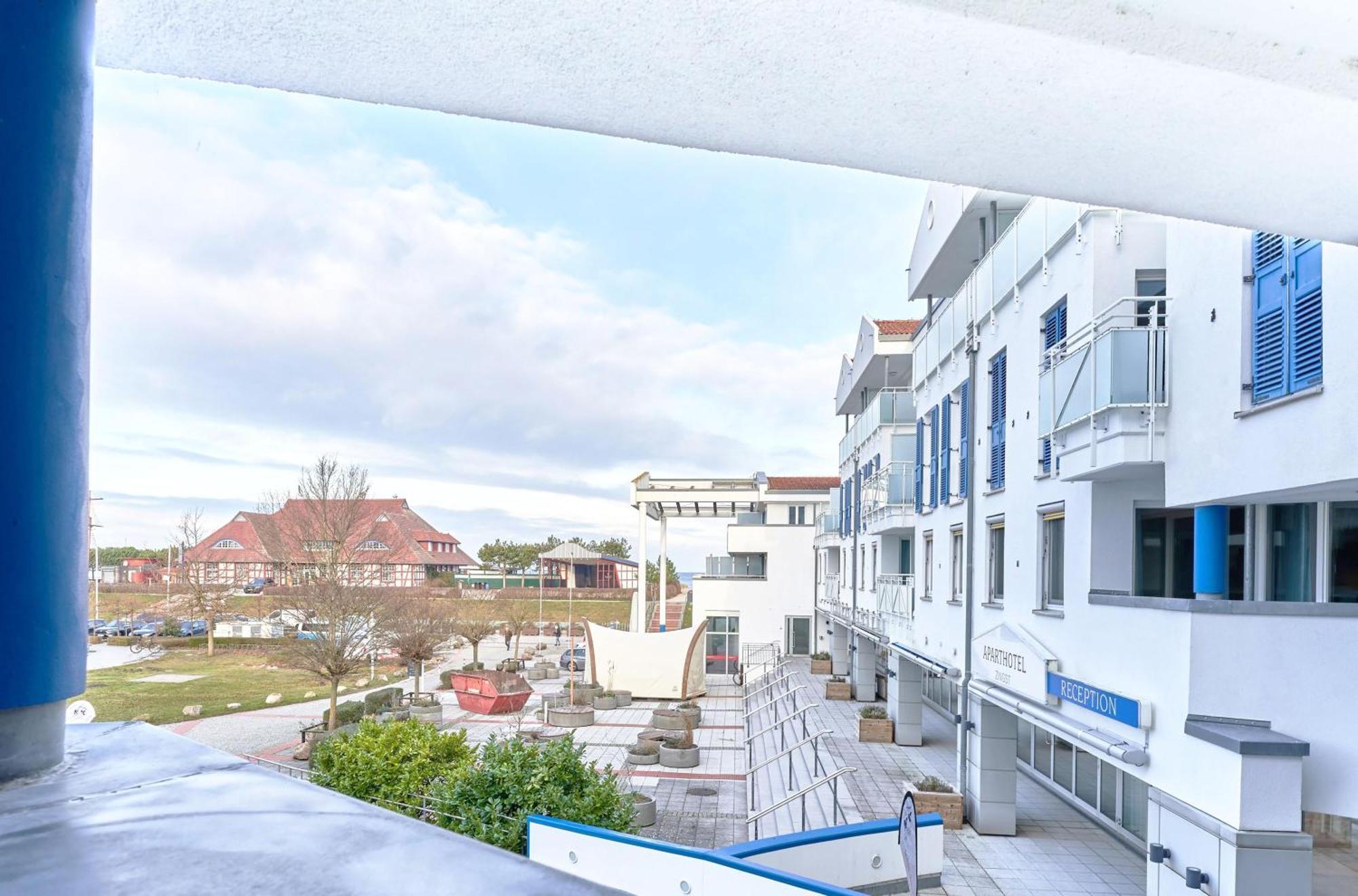 Kranichtanz An Der Seebruecke Zingst Dış mekan fotoğraf